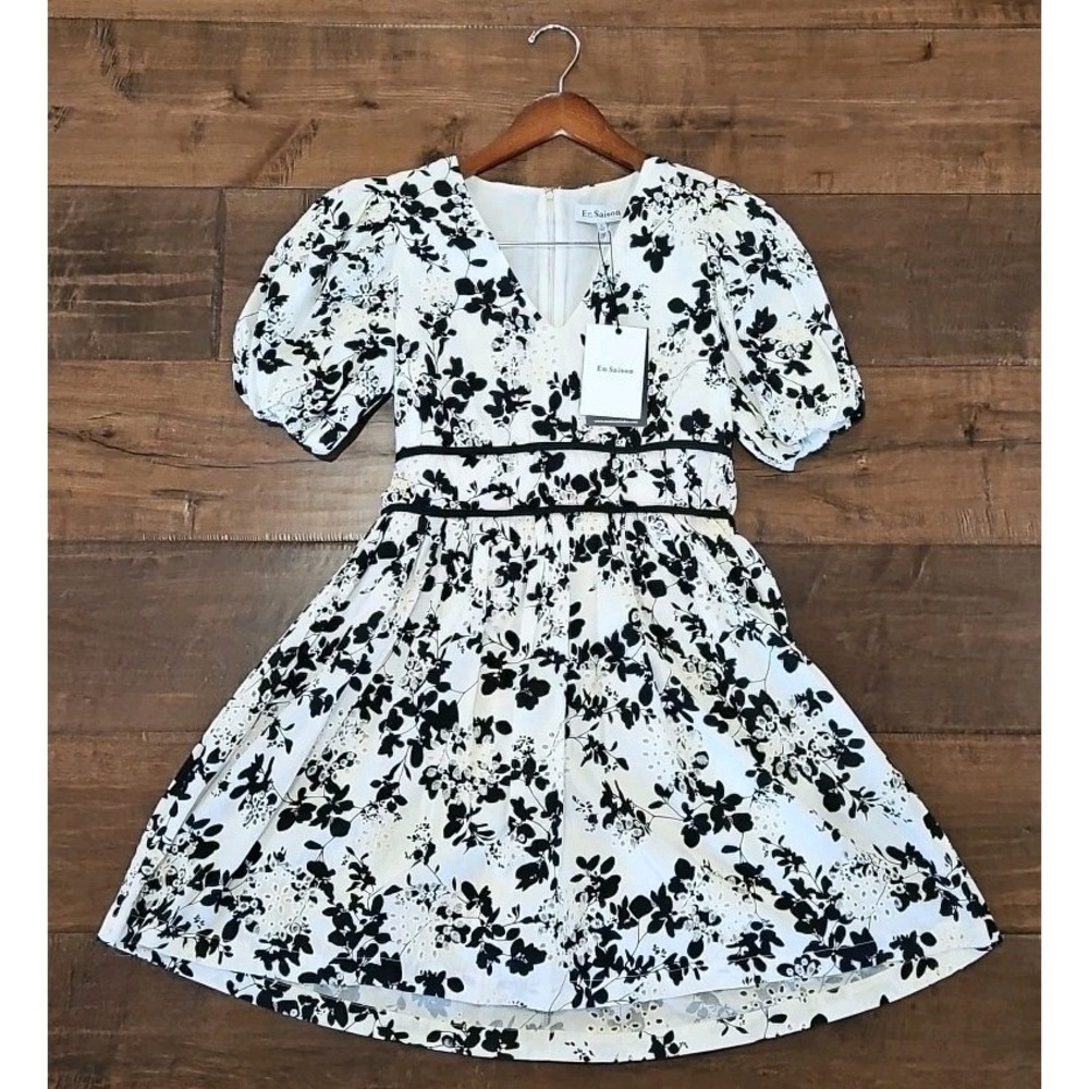 EN SAISON Dress Vivi Eyelet Floral Embroidered V-neck Puff Sleeves NWT Size S